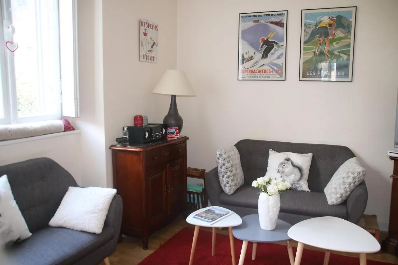 Appartement T4 - Centre De Luchon - 6 Pers - Ski - Randonnee - Cure Bagneres-de-Luchon Apartment